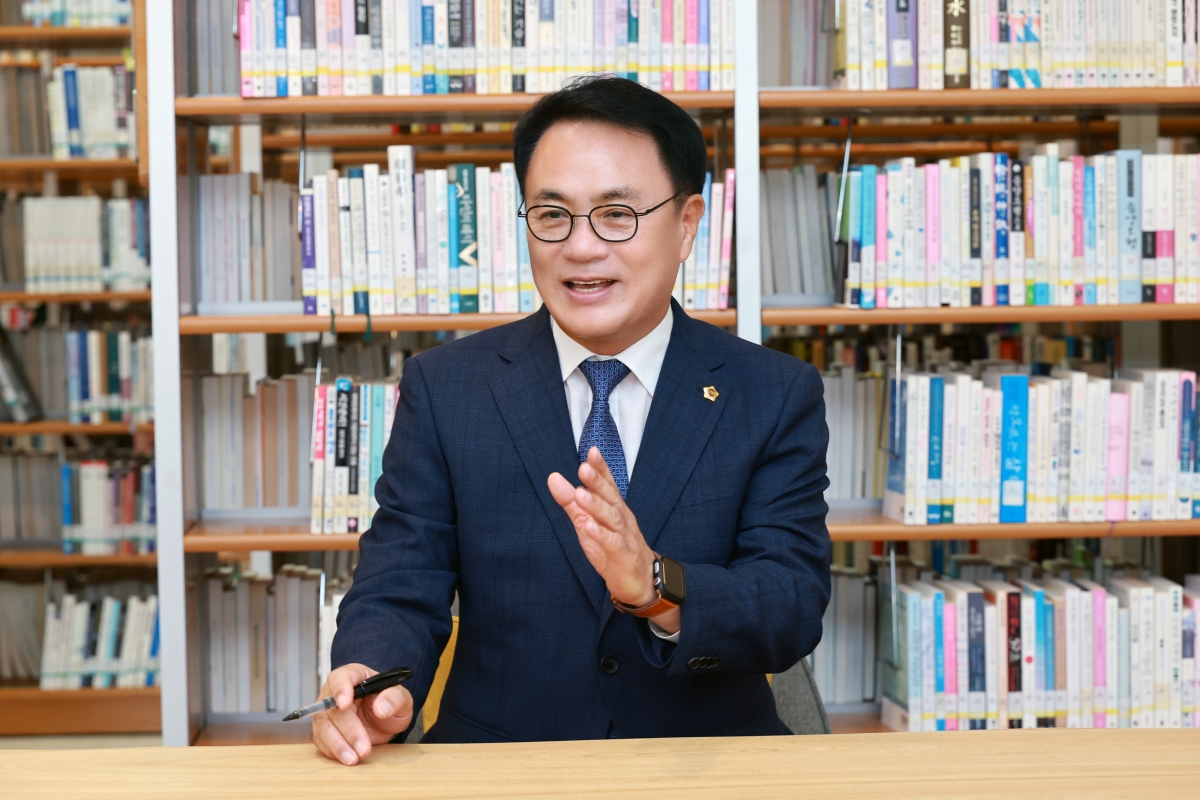 송형곤 전남광주통합특별시의회 초대 의장이 18일 서울신문을 만나 40년 만의 전남·광주 통합이 지역 간 갈등과 분열로 이어지지 않도록 의회가 앞장서겠다고 말했다. 전남광주통합특별시의회 제공