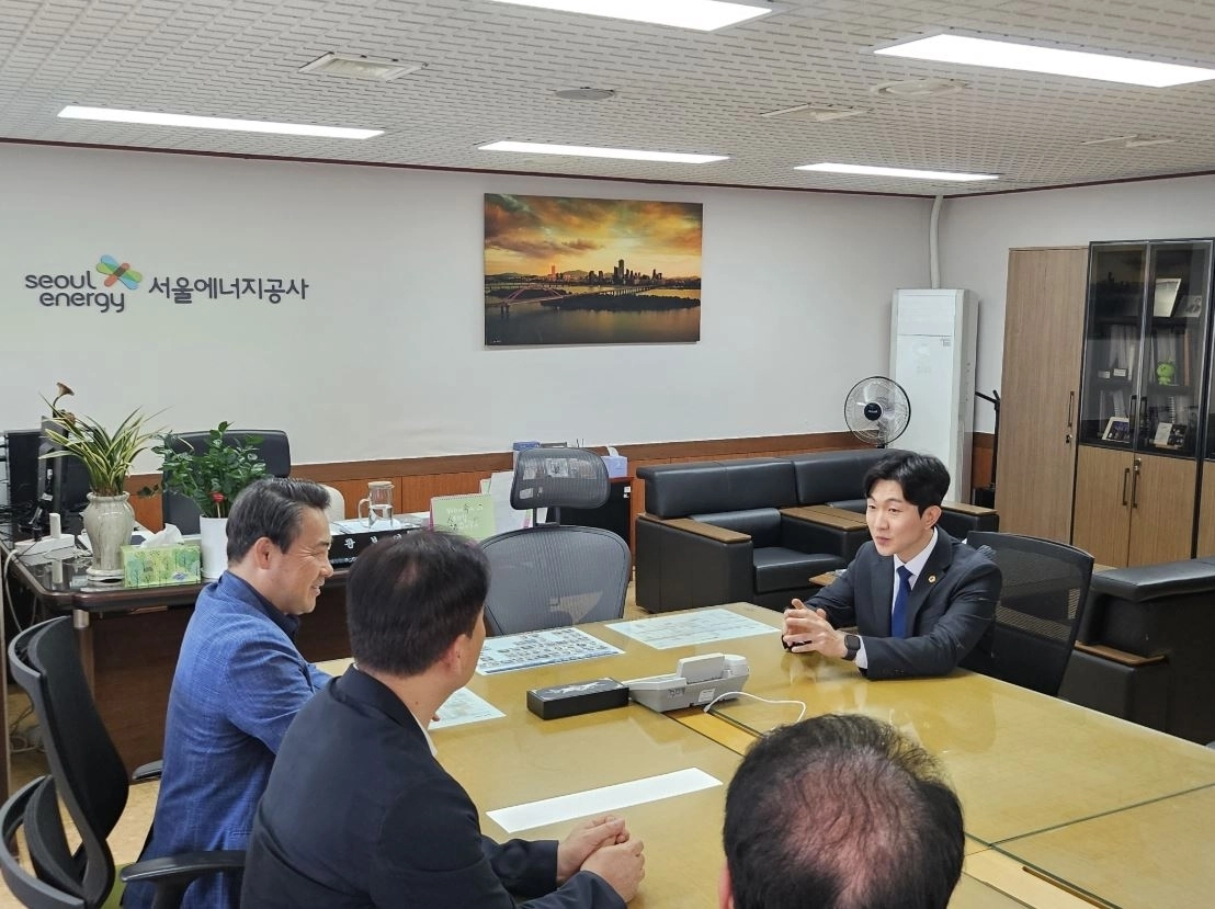 지난 13일 서울에너지공사 본사를 찾아 강서구 등 서남권역의 열공급 현안을 보고받은 홍재희 부위원장. 서울시의회 제공