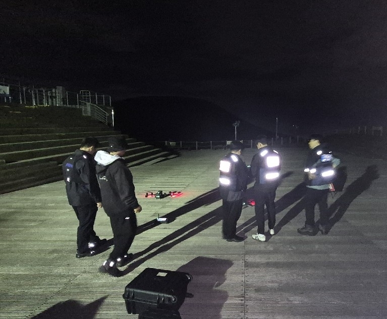 제주도는 우주모빌리티과와 한라산국립공원관리소가 협업해 한라산 어리목 일대에서 시범 단속을 실시하고 있다. 제주도 제공