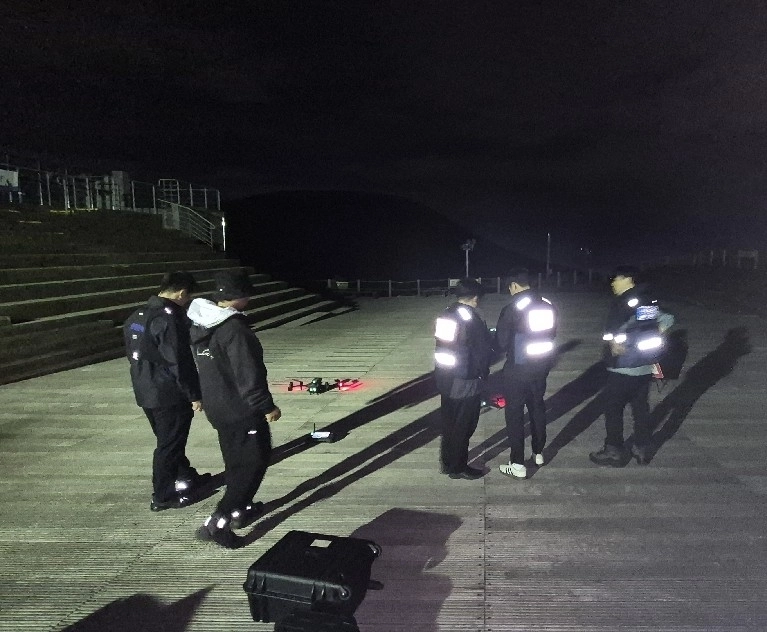 제주도는 우주모빌리티과와 한라산국립공원관리소가 협업해 한라산 어리목 일대에서 시범 단속을 실시하고 있다. 제주도 제공