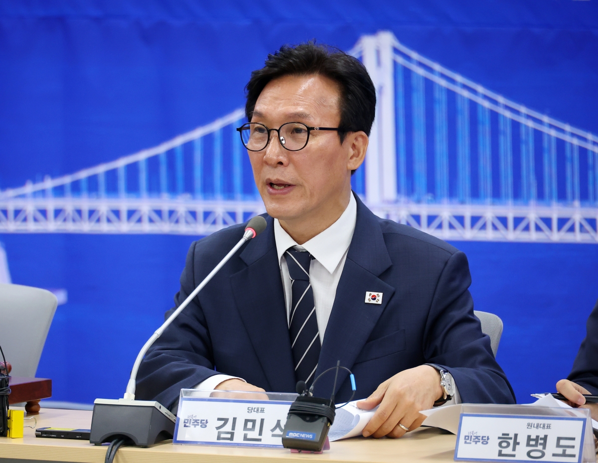 thumbnail - 김민석 “조희대, 물러나는 게 맞다<br>왜 그렇게 창피한 길을 자청하느냐”