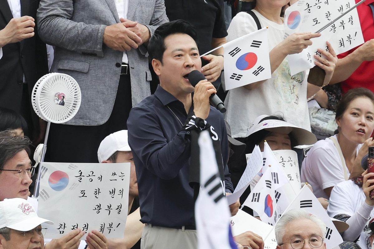 장동혁 국민의힘 대표가 지난 15일 서울 송파구 올림픽공원 핸드볼경기장에서 열린 6·3 지방선거 투표용지 부족 사태 규탄 시위에 참석해 발언하고 있다. 연합뉴스