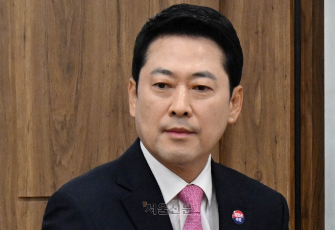 ‘당대표 거취’ 논의 움직임에 불만… “불출마하라” 중진들 때린 장동혁