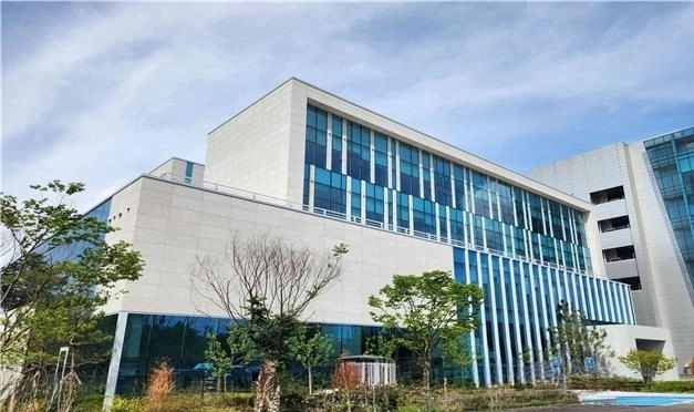 지난해 청주 오송에서 문을 연 바이오헬스 혁신창업 기술상용화센터(이노랩스) 전경. 충북도 제공