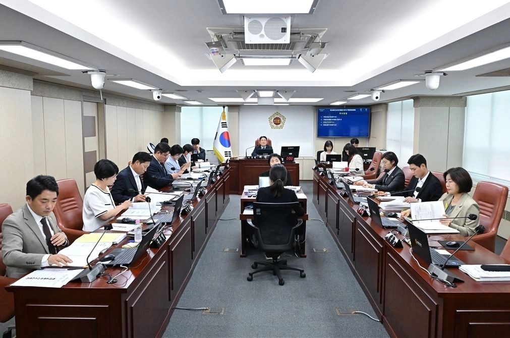 지난 19일 열린 제12대 서울시의회 전반기 첫 기획경제위원회 회의. 서울시의회 제공