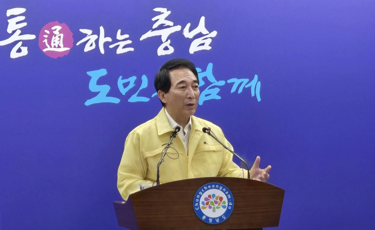 박수현 충남지사가 20일 내포 어린이병원 위탁 운영안을 설명하고 있다. 이종익 기자