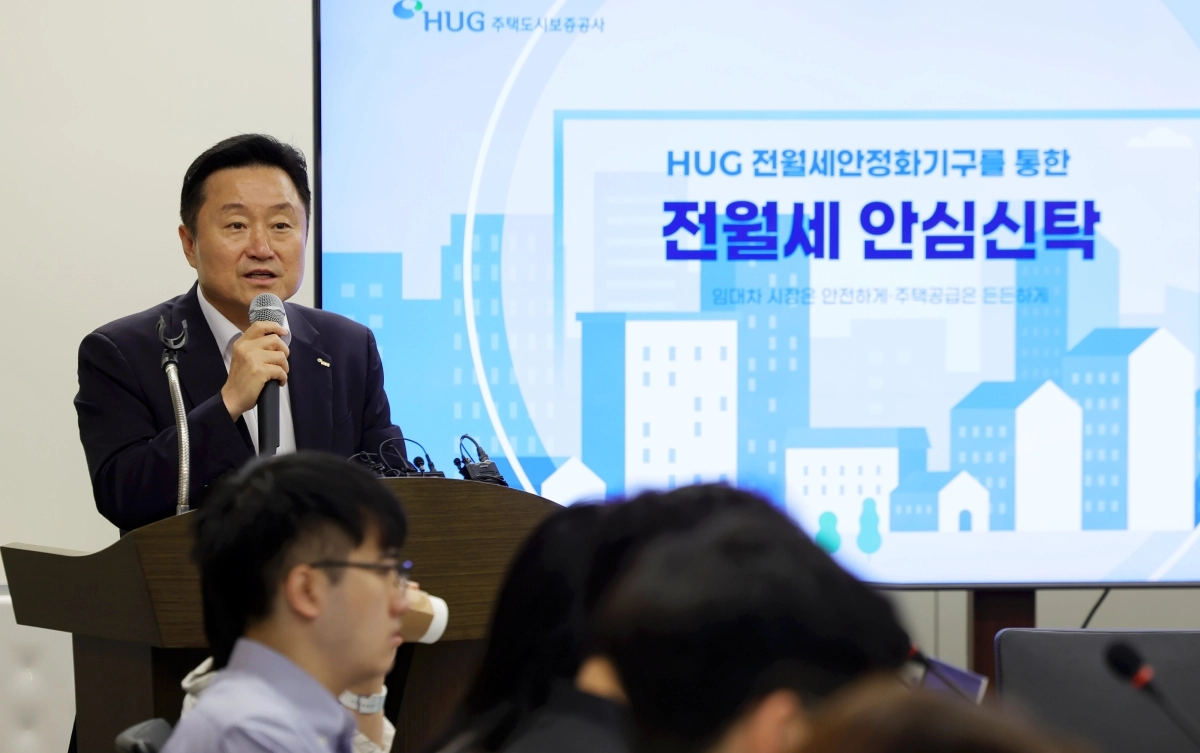 최인호 주택도시보증공사(HUG) 사장이 20일 오전 서울 영등포구 주택도시보증공사 서울서부지사에서 전월세 안심신탁 기자 간담회를 하고 있다. 뉴시스