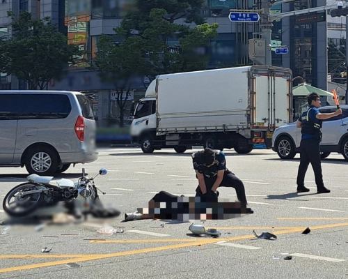 응급처치 중인 경찰. 익산경찰서 제공