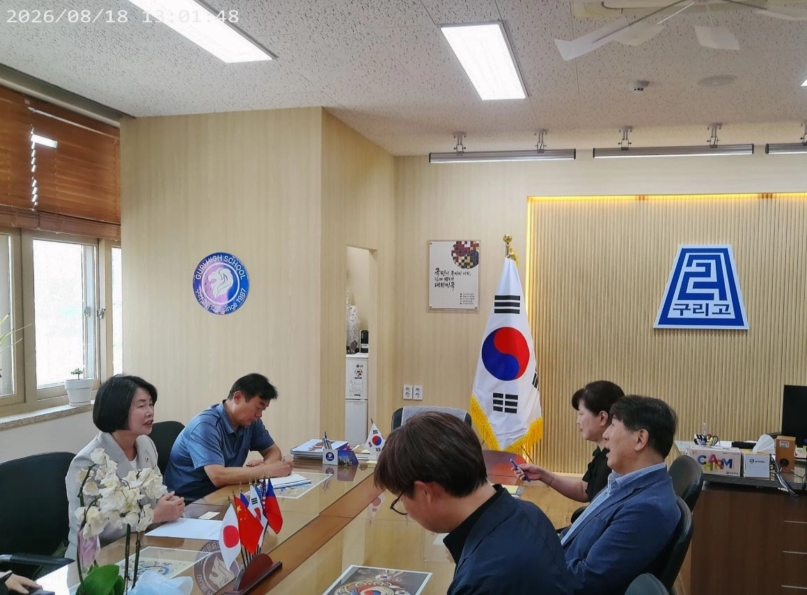 ▲ 지난 18일 구리고등학교를 방문해 학교 재정과 시설 운영 실태를 살피고, 현장 교육 환경을 점검한 장승희 의원(사진=경기도의회)
