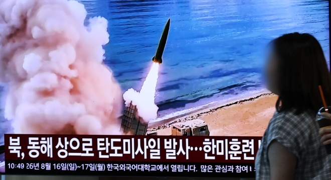 [속보] 합참 “북한, 동해상으로 미상의 발사체 발사”