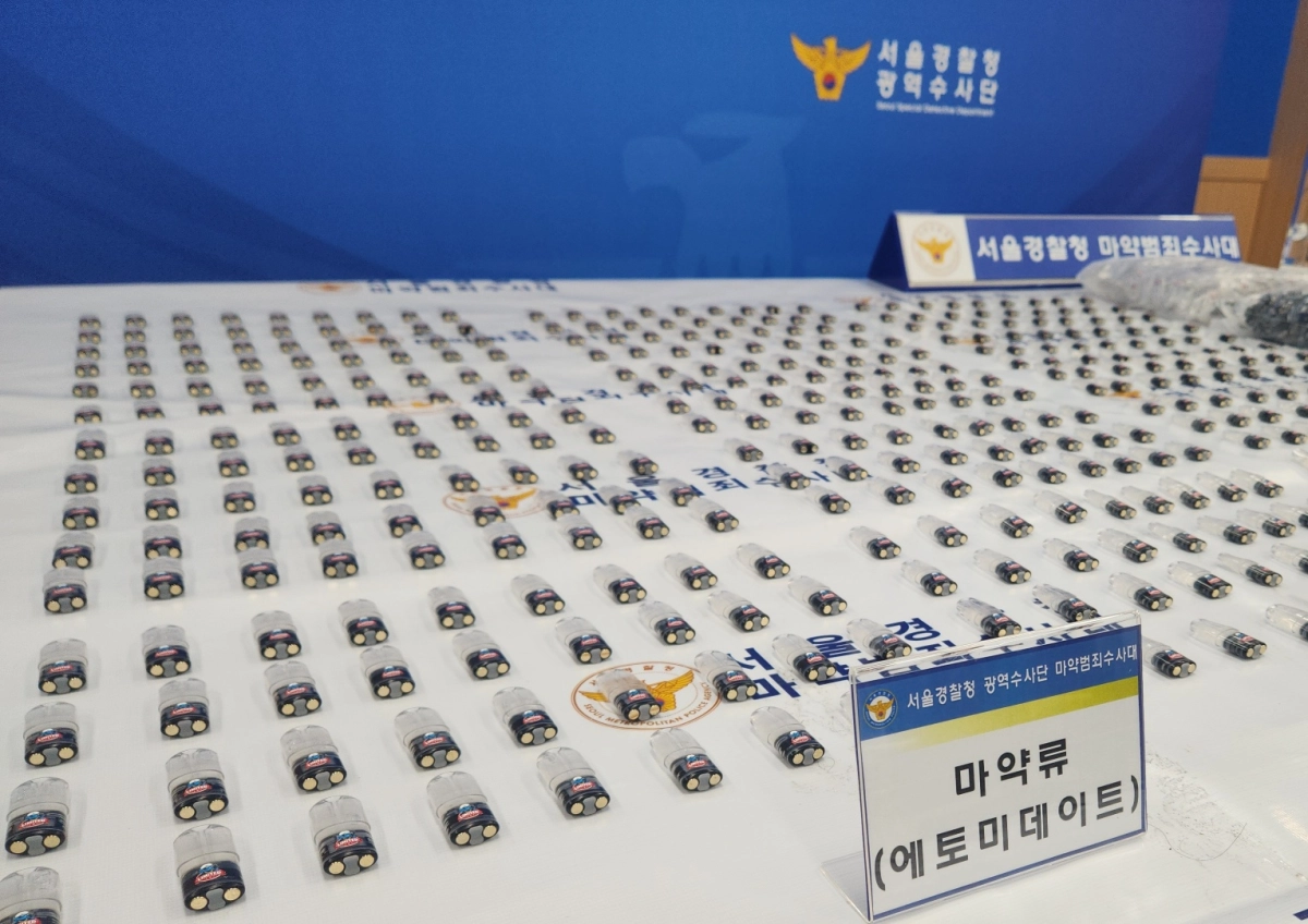 서울경찰청 광역수사단 마약범죄수사대가 압수한 전자담배 카트리지에 담겨 유통되는 에토미데이트. 서울경찰청 제공