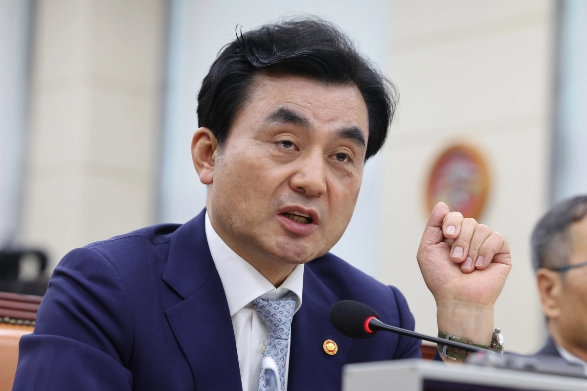 안규백 국방부 장관이 20일 오전 서울 여의도 국회에서 열린 국방위원회 전체회의에서 의원 질의에 답하고 있다.  2026.8.20 뉴스1