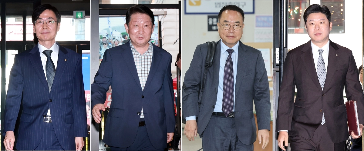 국민의힘 중앙윤리위원회가 현역 의원 4명에 대해 ‘당원권 정지’ 징계를 결정했다고 20일 밝혔다. 왼쪽부터 이날 당원권 정지 징계를 받은 조경태(2년 6개월), 권영진(1년 6개월), 서범수(10개월), 진종오(2년) 의원. 연합뉴스
