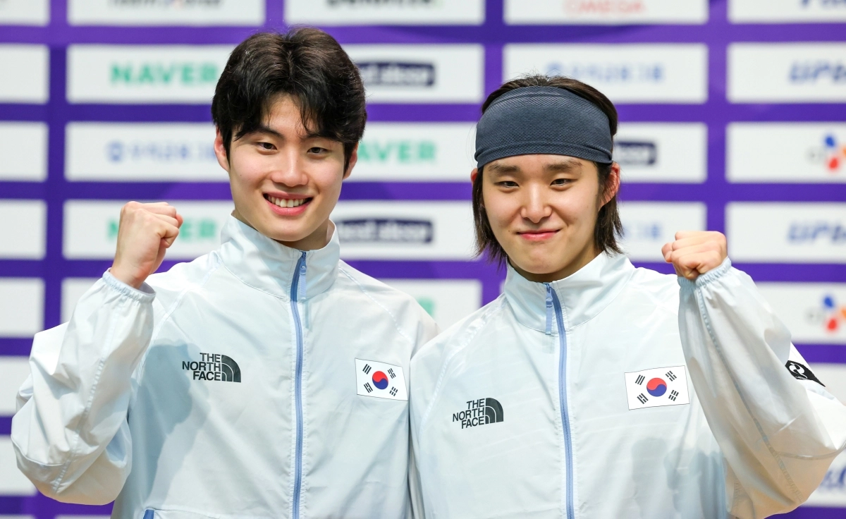 수영 국가대표 황선우(왼쪽)와 김우민. 진천 뉴스1