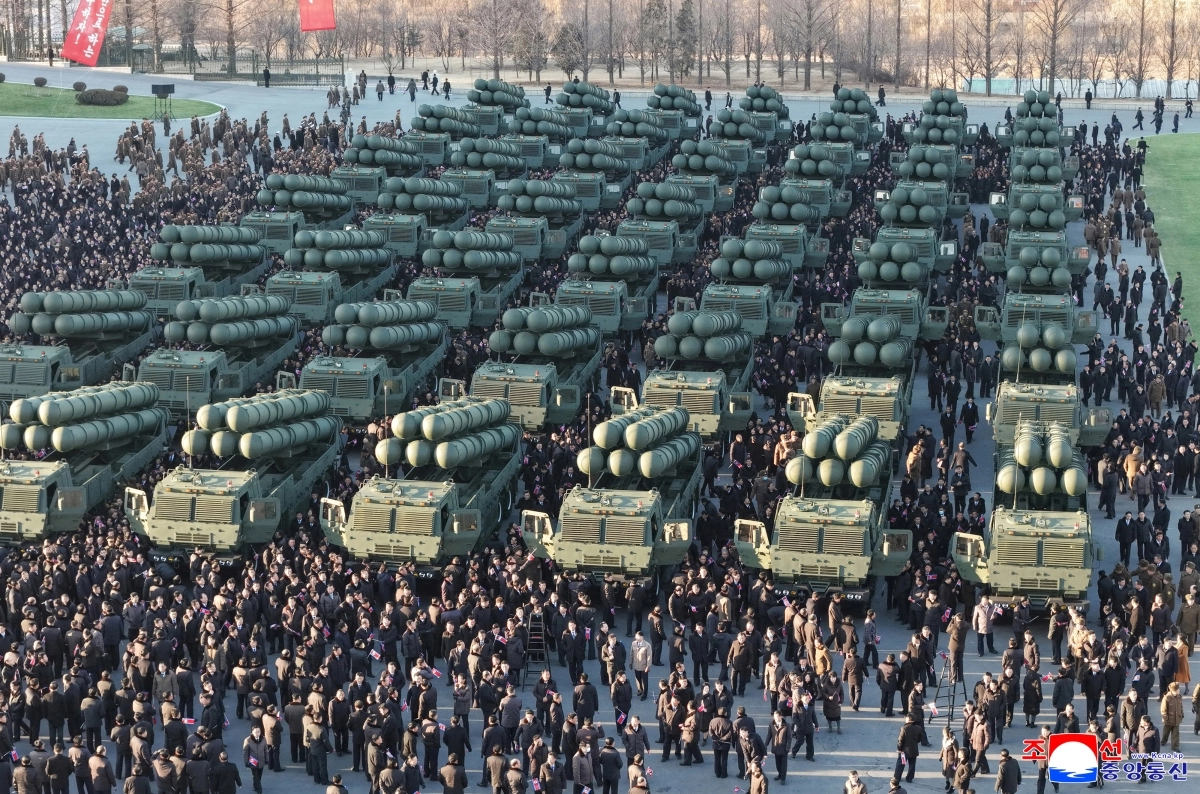 북한, 600mm 대구경 방사포 증정식 진행