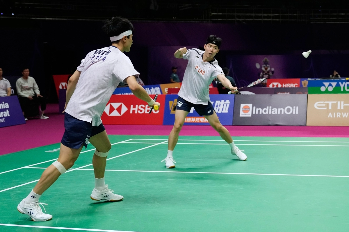 김원호-서승재 조가 20일 인도 뉴델리에서 열린 2026 세계배드민턴연맹(BWF) 세계선수권대회 남자 복식 16강전에서 영국의 벤 레인-션 벤디 조와 경기하고 있다. 2026.8.20 뉴델리 AP 뉴시스