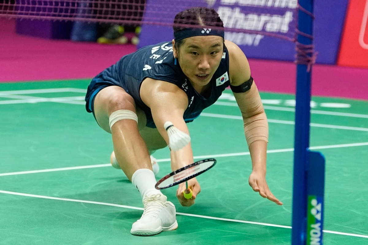 안세영이 20일 인도 뉴델리에서 열린 2026 세계배드민턴연맹(BWF) 세계선수권대회 여자 단식 16강전에서 미아 블리크펠트의 공격을 막아내고 있다. 2026.8.20 뉴델리 AP 뉴시스