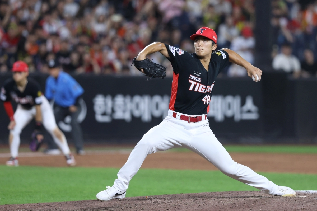 KIA 타이거즈의 새로운 마무리 투수로 자리매김한 이의리가 19일 대전 한화생명 볼파크에서 열린 KIA와 한화 이글스의 주중 3연전 2차전에서 9회말 역투하고 있다. 2026.8.19 KIA 타이거즈 제공