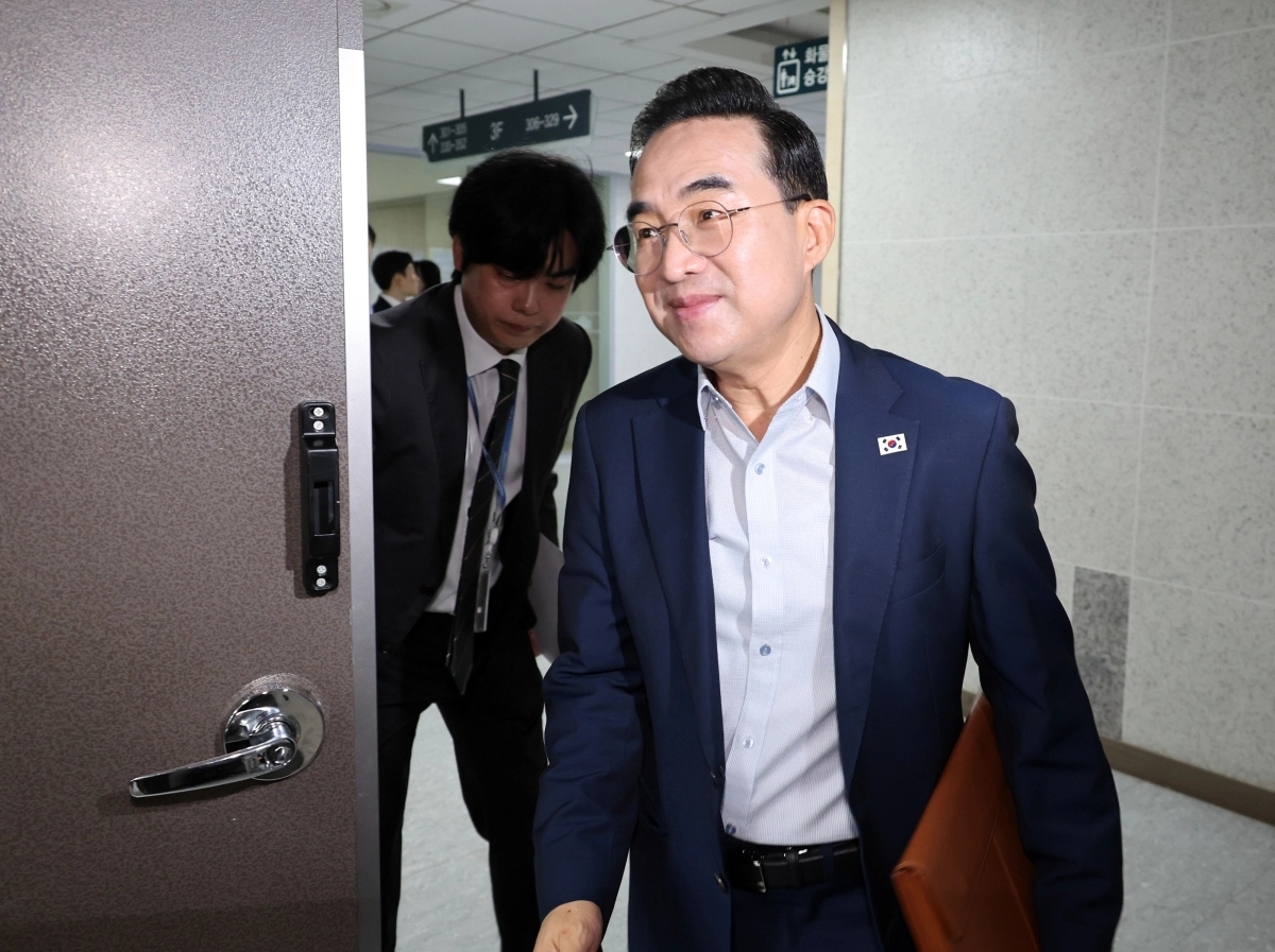 미래대응기금 조성 관련 당정협의 참석하는 박홍근 장관