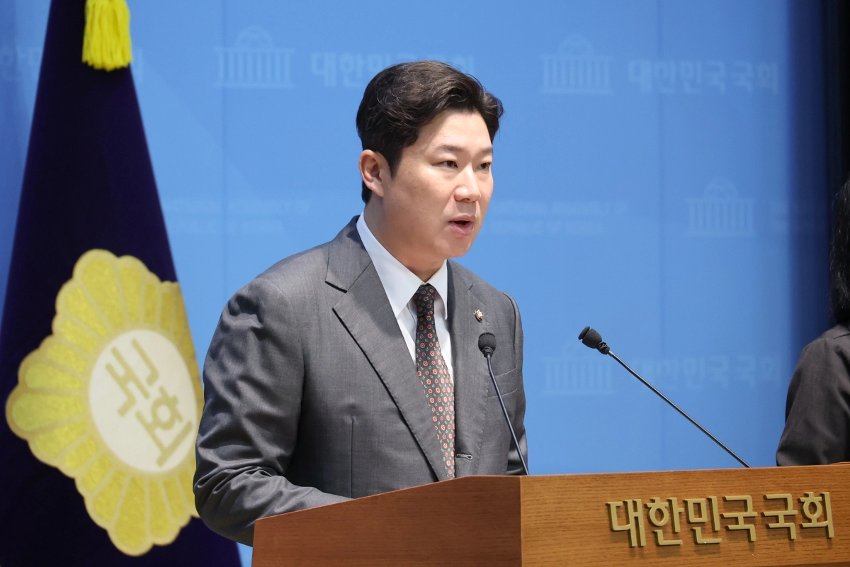 국민의힘 진종오 의원이 21일 국회 소통관에서 윤리위원회의 당원권 정지 결정과 관련해 기자회견을 하고 있다. 연합뉴스
