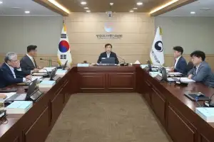 방미통위, ‘YTN 변경승인 취소 청문’ 상정 보류…위원 2명 퇴장