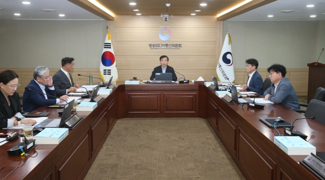 방미통위, ‘YTN 변경승인 취소 청문’ 상정 보류…위원 2명 퇴장