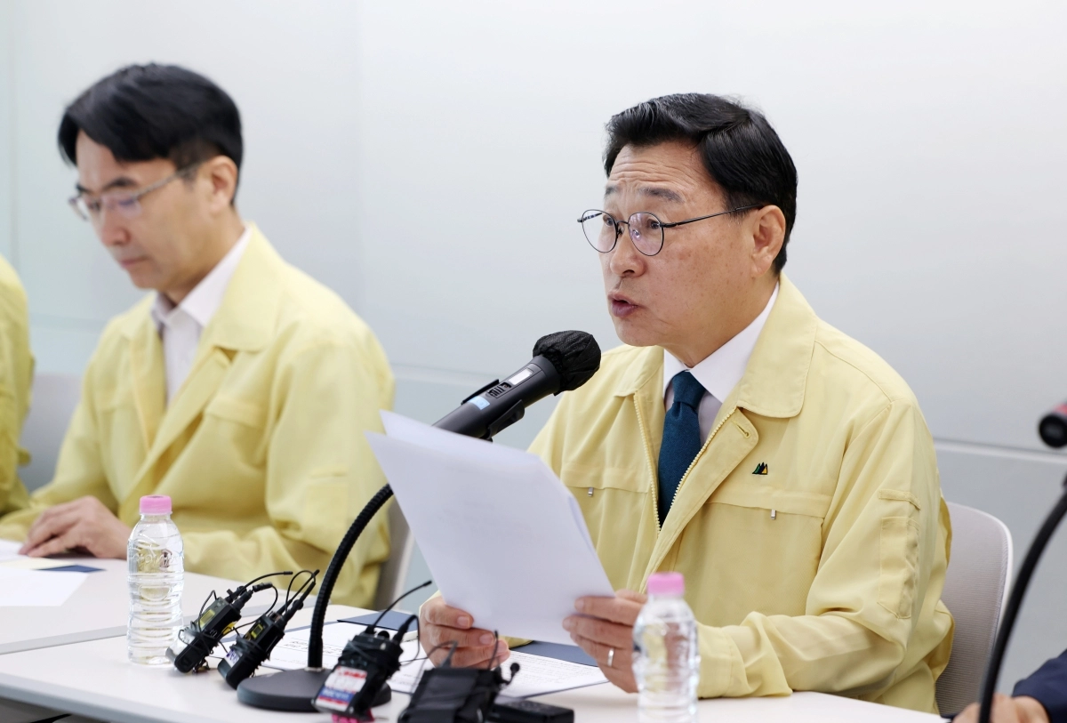 정근식 대한민국교육감협의회장이 지난 19일 오전 서울 용산구 서울시교육청에서 열린 지방교육재정교부금 관련 긴급 간담회에서 모두발언하고 있다. 뉴시스