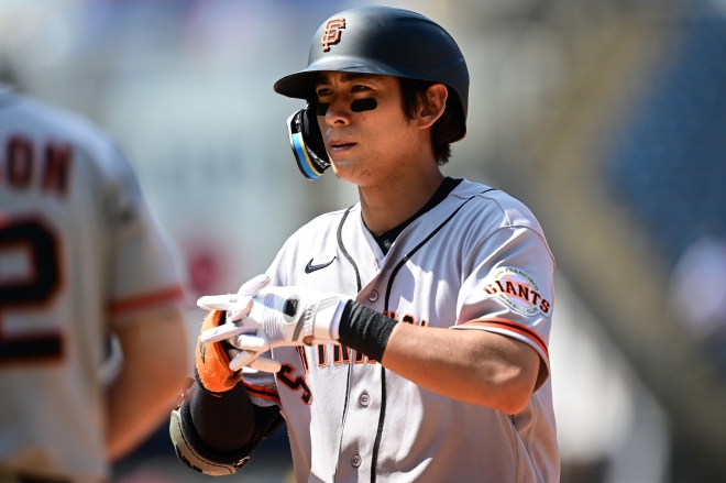 이정후 MLB 톱10 지켰다…4경기 연속 안타 행진