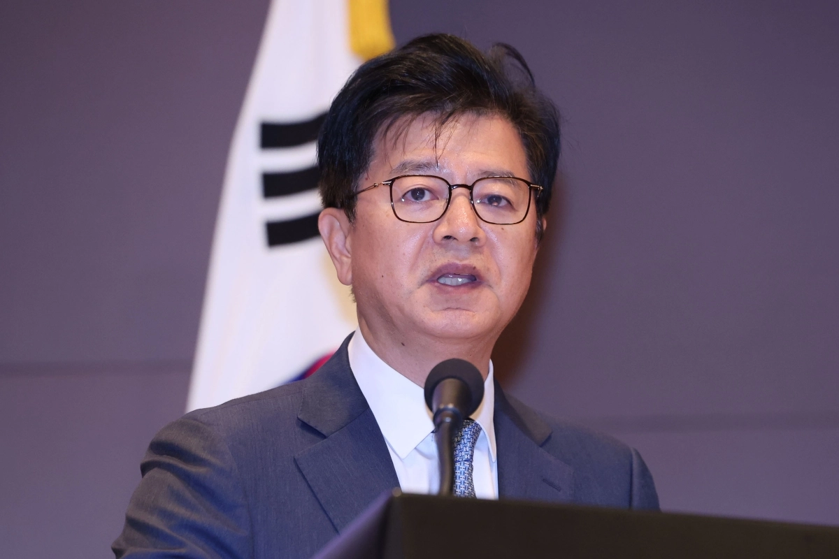 성기홍 대통령실 홍보수석이 13일 서울 중구 프레스센터에서 열린 한국기자협회 창립 62주년 기념식에서 이재명 대통령의 축사를 대독하고 있다. 뉴시스