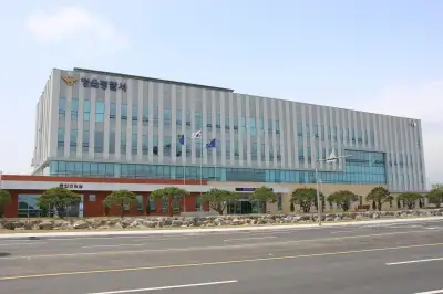 드론 띄우고 가용 인력 총동원 한 경찰…7시간만에 치매노인 구조