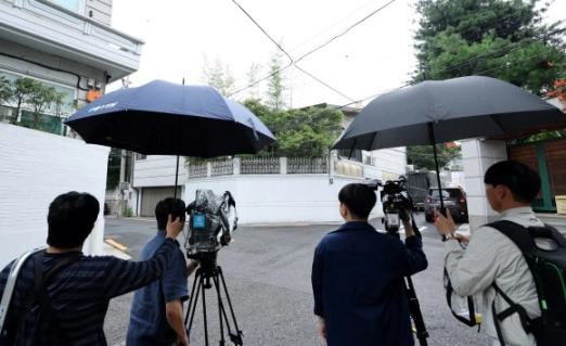 검찰, ‘노태우 비자금 의혹’ 김옥숙 연희동 자택 등 압수수색