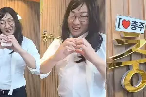 thumbnail - “니가 좋아” 가발 쓰고 손하트 ‘경악’… ‘최연소’ 이동석 시장, 흡사 충주맨? 파격 행