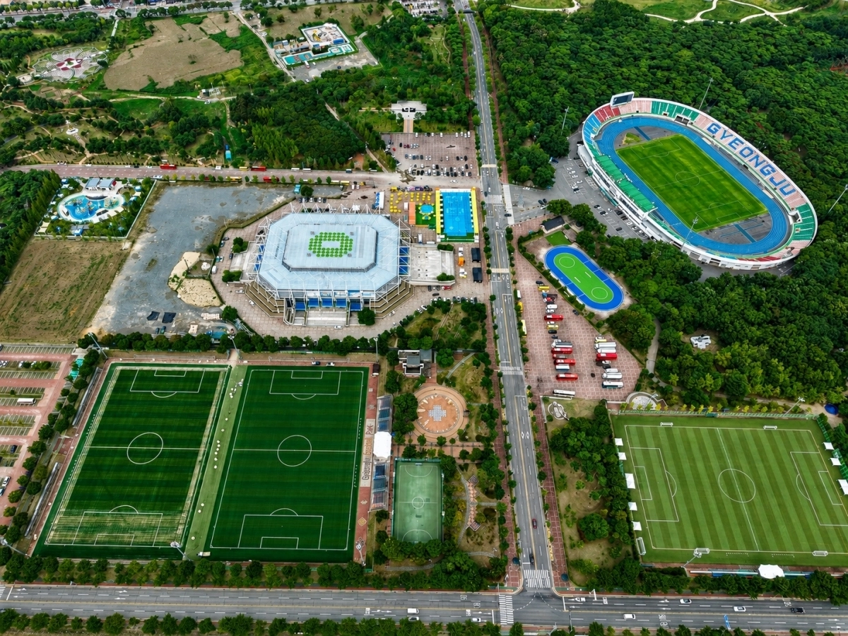 경주 화랑대기 전국 유소년 축구대회가 열리는 경주축구공원과 시민운동장 일원 전경. 경주시 제공