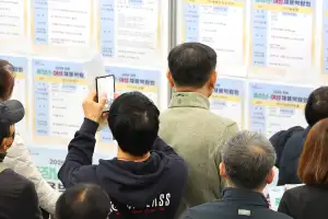 thumbnail - ‘낀세대’ 중장년 돕는 기본법 발의…“소외된 중장년에 빚 갚을 차례”
