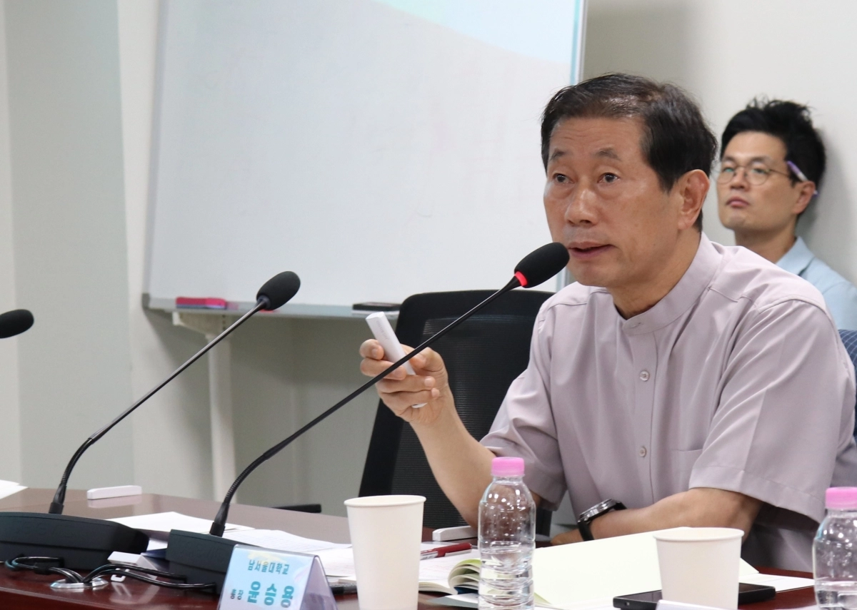 윤승용 남서울대 총장이 세미나에서 주제발표를 하고 있다. 한국이민정책학회 제공