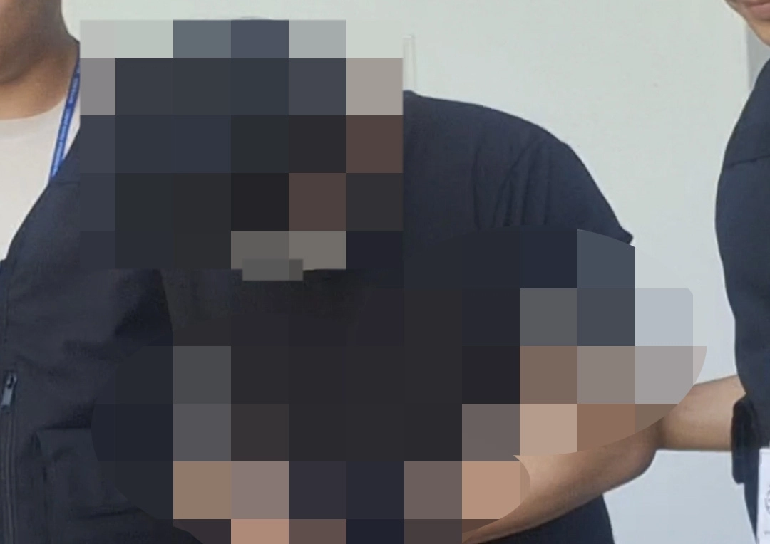 호송차로 이동하는 실종 허위종결 경찰
