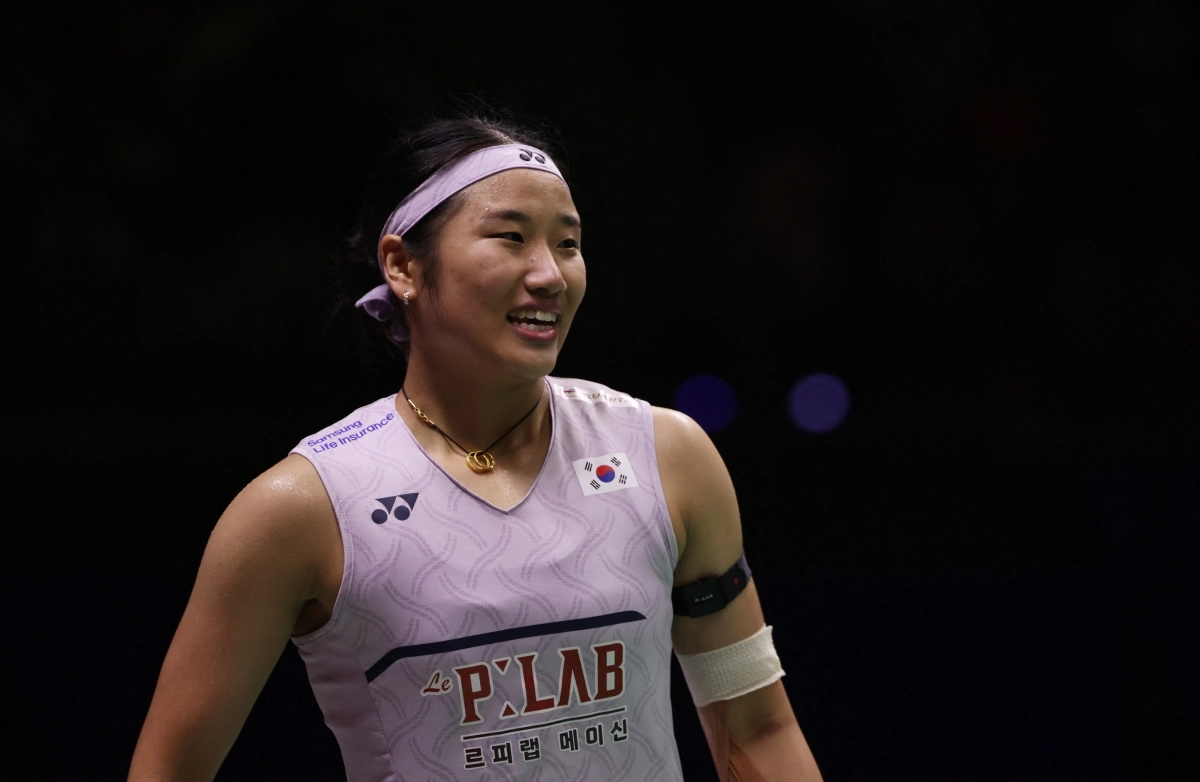 안세영이 23일 인도 뉴델리에서 열린 2026 세계배드민턴연맹(BWF) 세계선수권대회 여자 단식 결승전에서 야마구치 아카네를 상대하며 미소 짓고 있다. 2026.8.23 뉴델리 로이터 연합뉴스