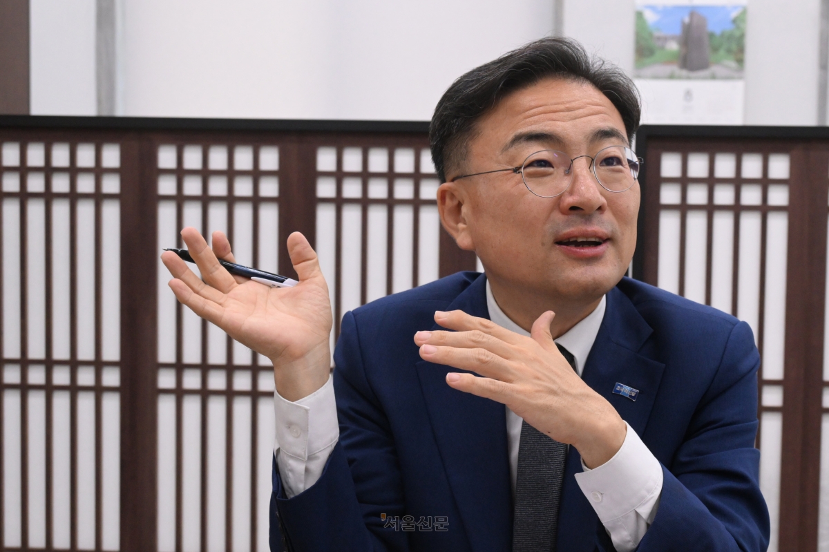 신장식 조국혁신당 대표가 지난 21일 국회 본관 당대표실에서 서울신문과 인터뷰하고 있다. 안주영 전문기자