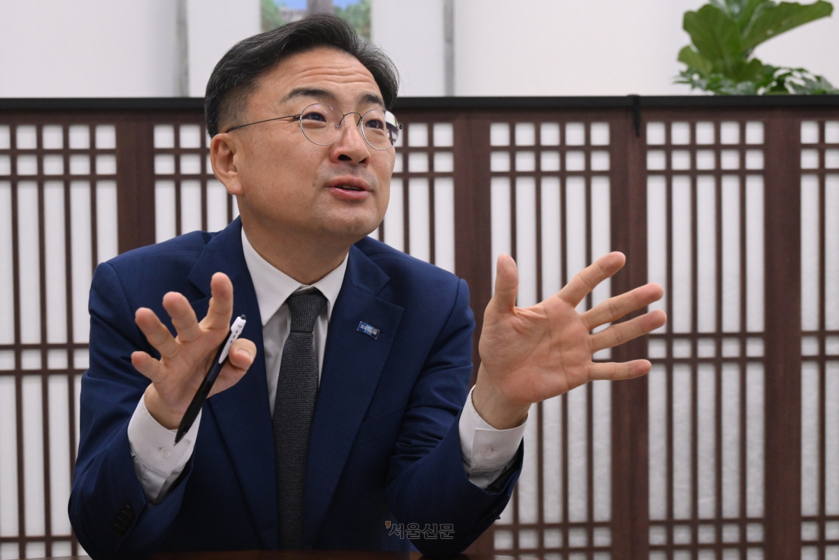 신장식 조국혁신당 대표가 지난 21일 국회 본관 당대표실에서 서울신문과 인터뷰하고 있다. 안주영 전문기자