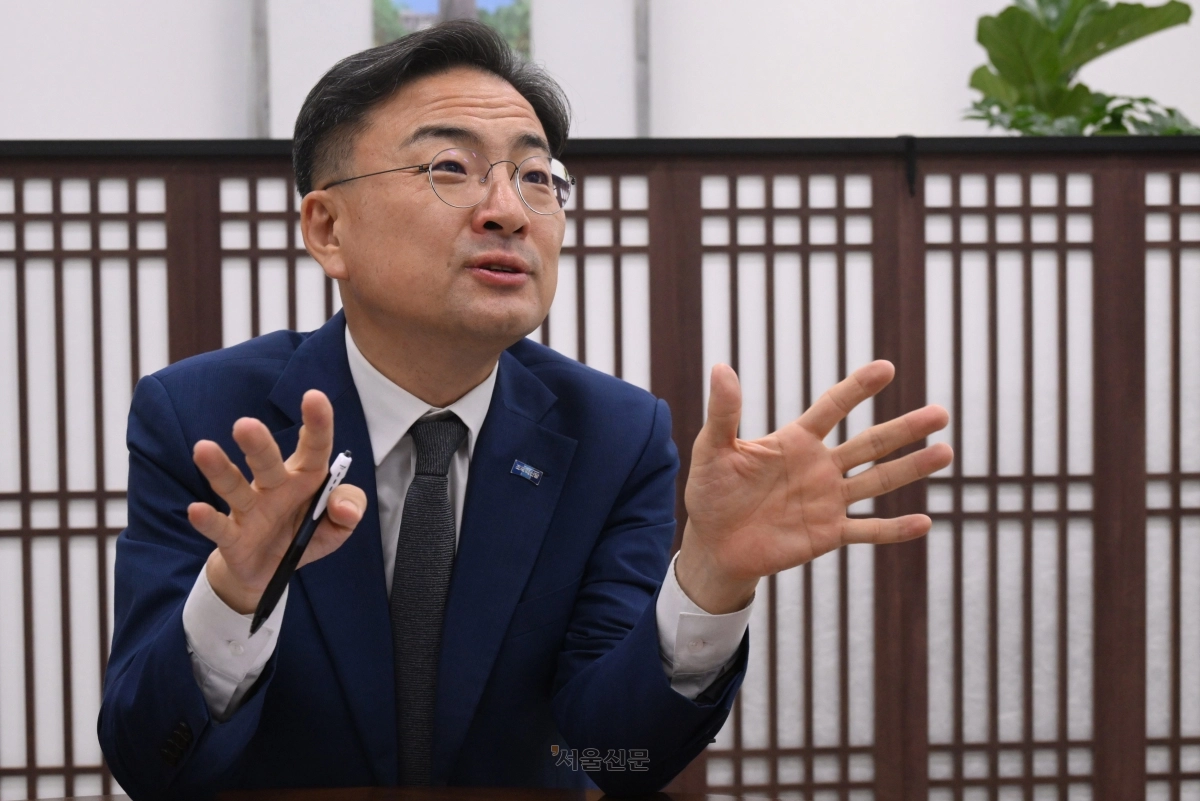 신장식 조국혁신당 대표가 지난 21일 국회 본관 당대표실에서 서울신문과 인터뷰하고 있다. 안주영 전문기자