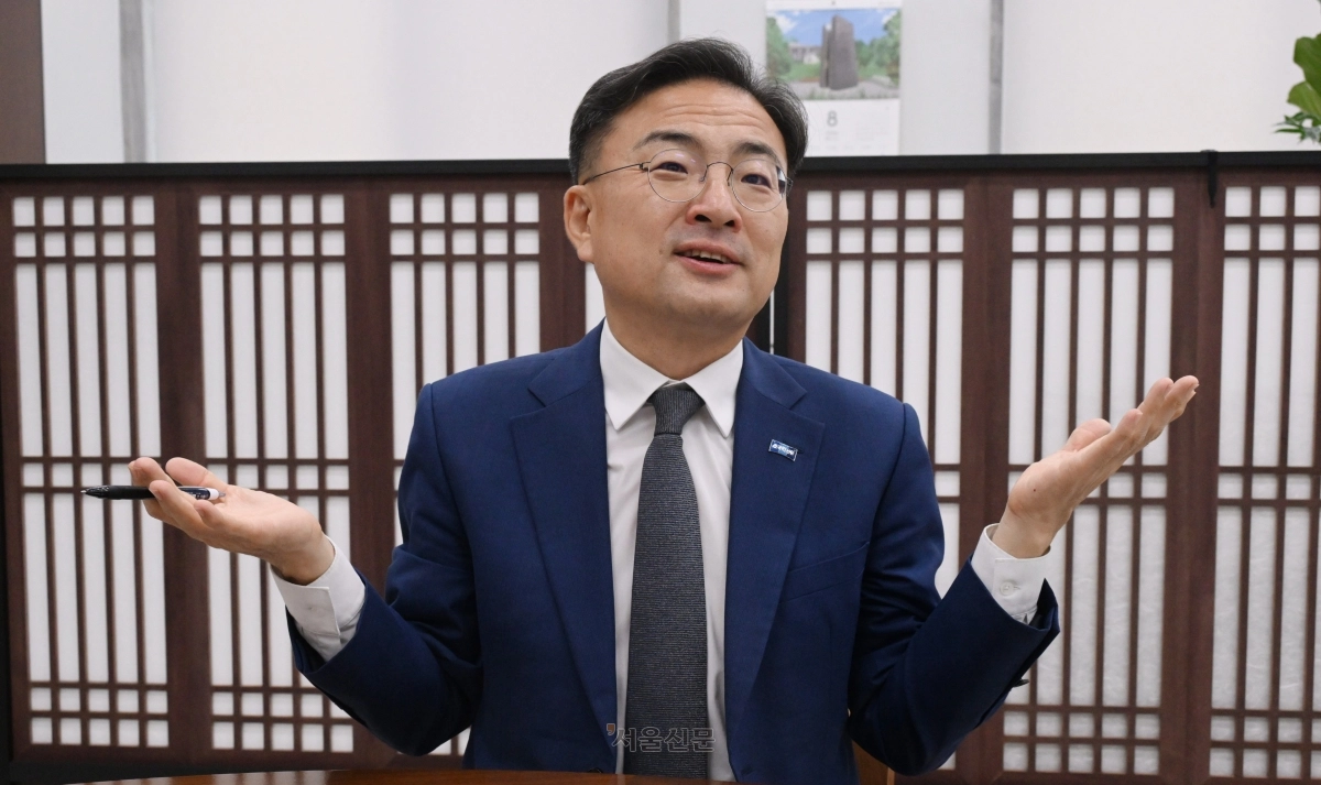신장식 조국혁신당 대표가 지난 21일 국회 본관 당대표실에서 서울신문과 인터뷰하고 있다. 안주영 전문기자