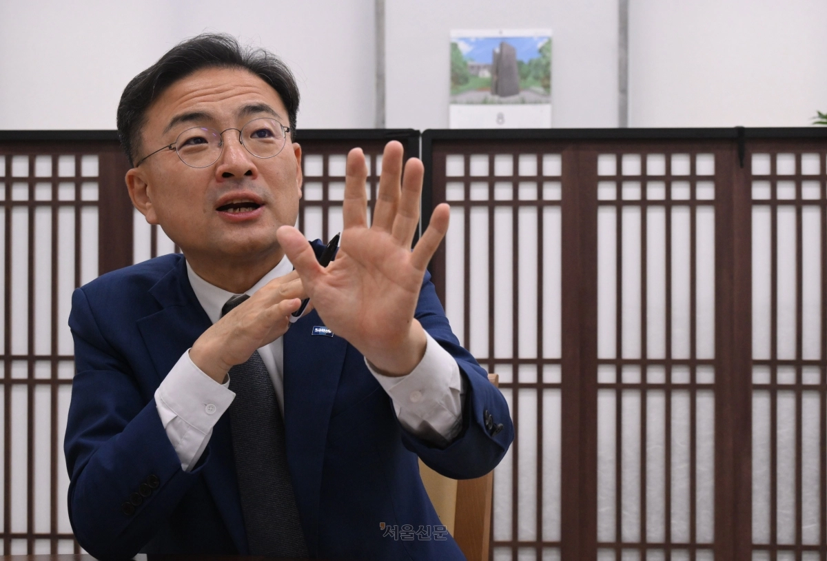 신장식 조국혁신당 대표가 지난 21일 국회 본관 당대표실에서 서울신문과 인터뷰하고 있다. 안주영 전문기자