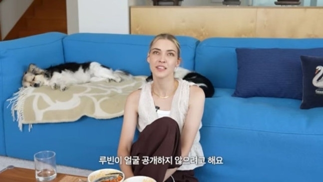 래퍼 빈지노의 아내인 스테파니 미초바가 아들의 얼굴을 공개하지 않는 이유를 밝혔다. 유튜브 채널 ‘스테파니 미초바’