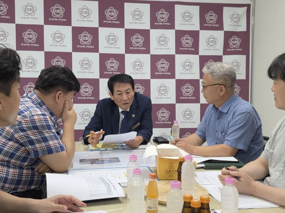 ▲ 지난 21일 구리상담소에서 구리하수처리장 현대화·지하화 추진 방안을 논의하기 위한 정담회를 개최한 임창열 의원(사진=경기도의회)