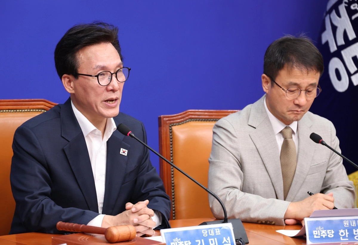 발언하는 김민석 대표