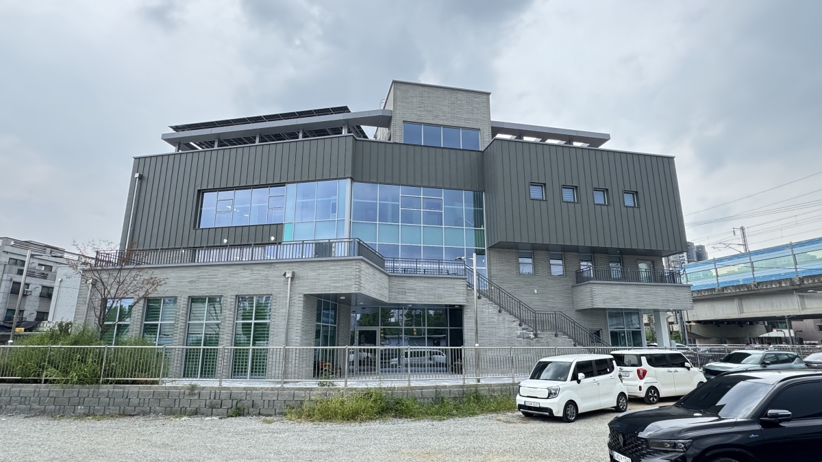 충남 천안시 동남구 봉명동 장항선 철도 하부 일원에 조성된 AI라운지. 시 제공