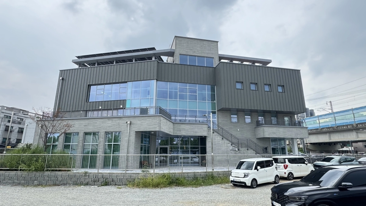 충남 천안시 동남구 봉명동 장항선 철도 하부 일원에 조성된 AI라운지. 시 제공