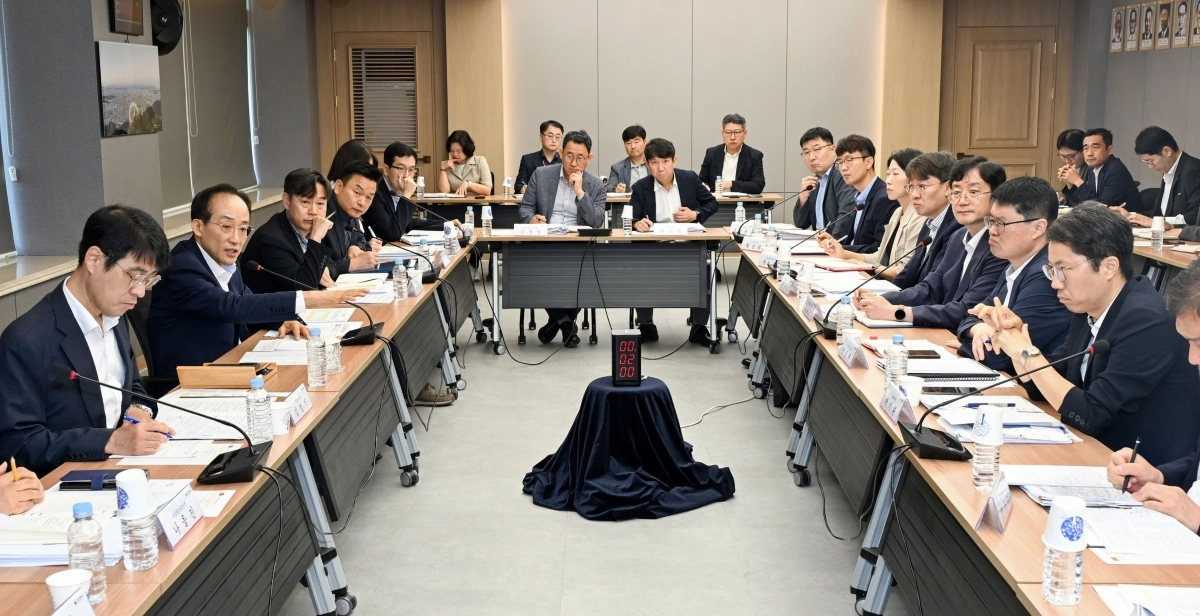 추경호 대구시장이 24일 오전 시청 산격청사에서 간부회의를 열고 업무 지시를 내리고 있다. 대구시 제공