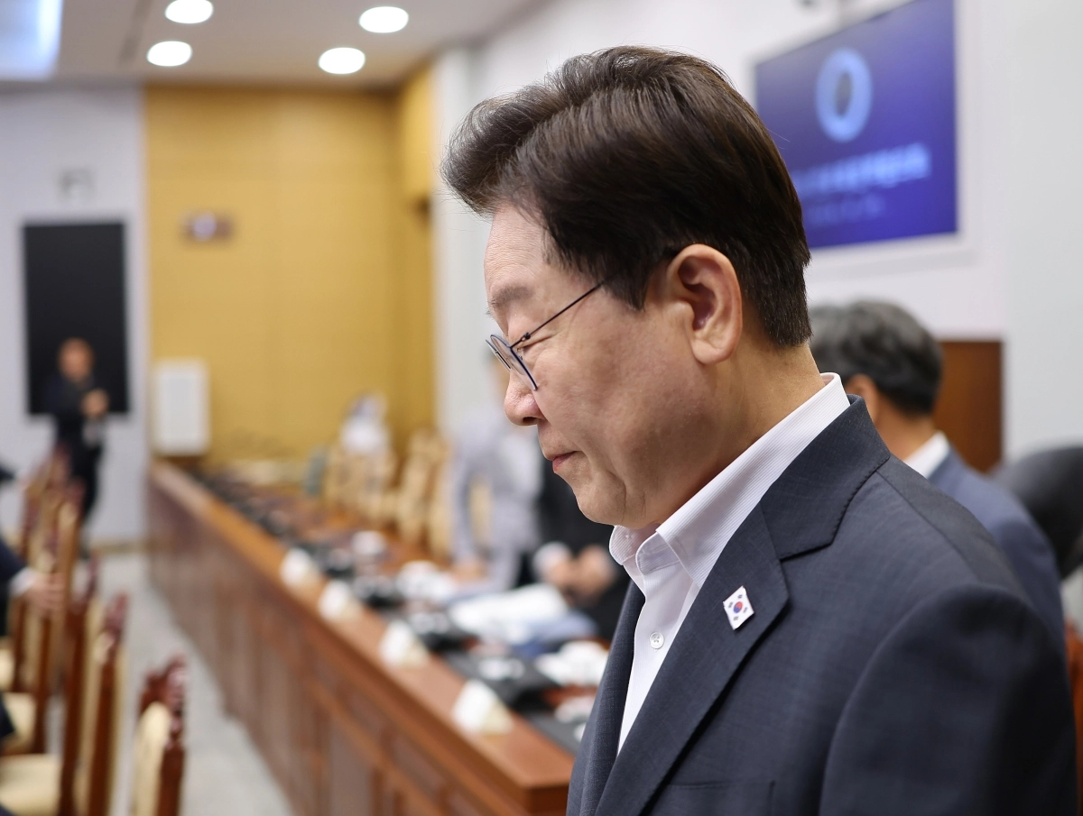 이재명 대통령이 21일 청와대에서 열린 국민주권정부 제1차 반부패정책협의회에 입장하고 있다. 연합뉴스