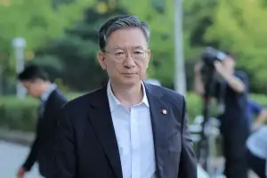 마지막 퇴근길 오른 정성호… “국회서 법무부 신뢰 회복 도울 것”